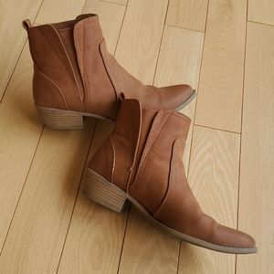 Qupid Brown Ankle Booties